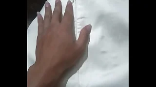 Viendo chilling falda de sat&eacute;n que le shroud a mi prima